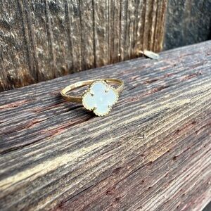 14k Yellow Gold Mother of Pearl Clover Ring